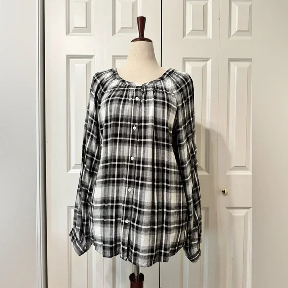LOFT EUC❤️ Black and White Plaid Relaxed Buttoned Blouse with detailed neck - Picture 2 of 10